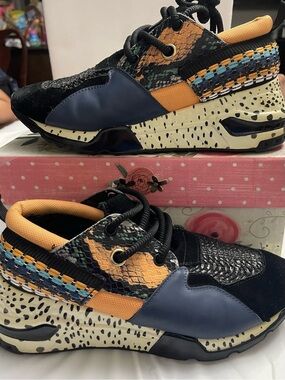 Steve Madden Black Blue Orange Mixed-Print Chunky Sneakers size 8.5